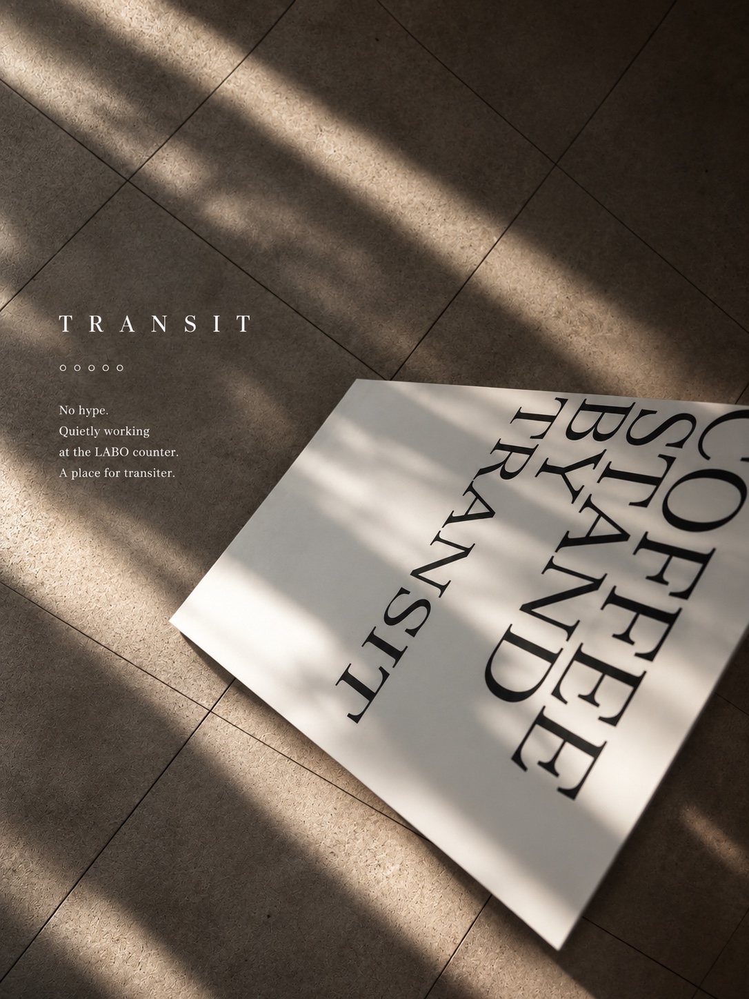 床に置かれたTRANSITのグラフィック